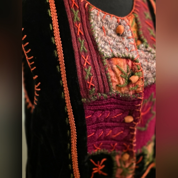 Sandy Starkman Embroidered Black and Multicolor Women's Top - Picture 4 of 5